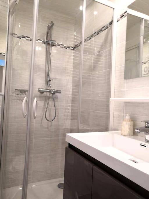 Beautifully Bright Apartment In Old Town Saint-Tropez Ngoại thất bức ảnh