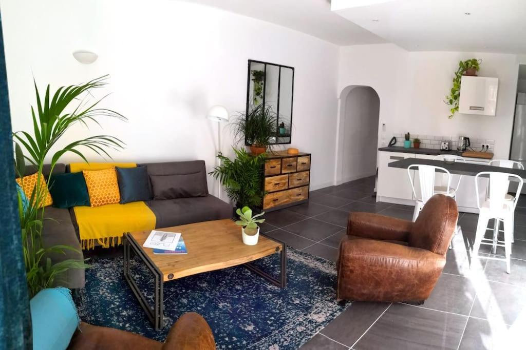 Beautifully Bright Apartment In Old Town Saint-Tropez Ngoại thất bức ảnh