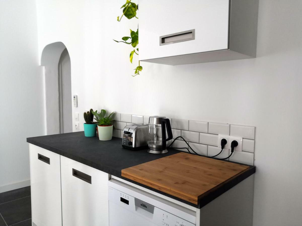 Beautifully Bright Apartment In Old Town Saint-Tropez Ngoại thất bức ảnh