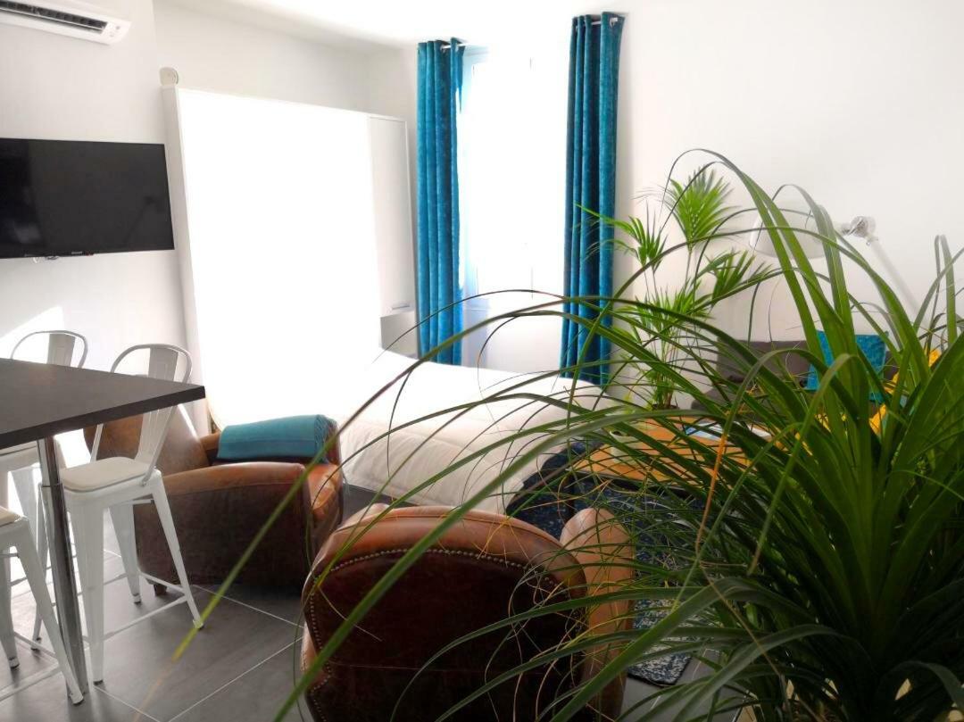 Beautifully Bright Apartment In Old Town Saint-Tropez Ngoại thất bức ảnh