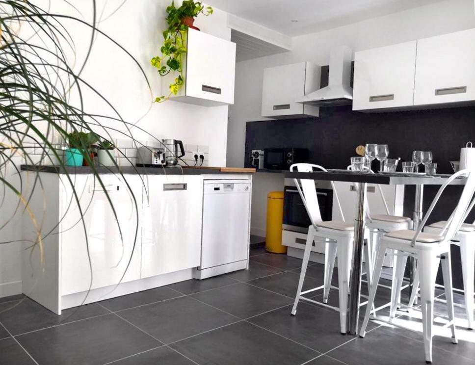 Beautifully Bright Apartment In Old Town Saint-Tropez Ngoại thất bức ảnh