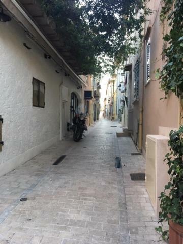 Beautifully Bright Apartment In Old Town Saint-Tropez Ngoại thất bức ảnh